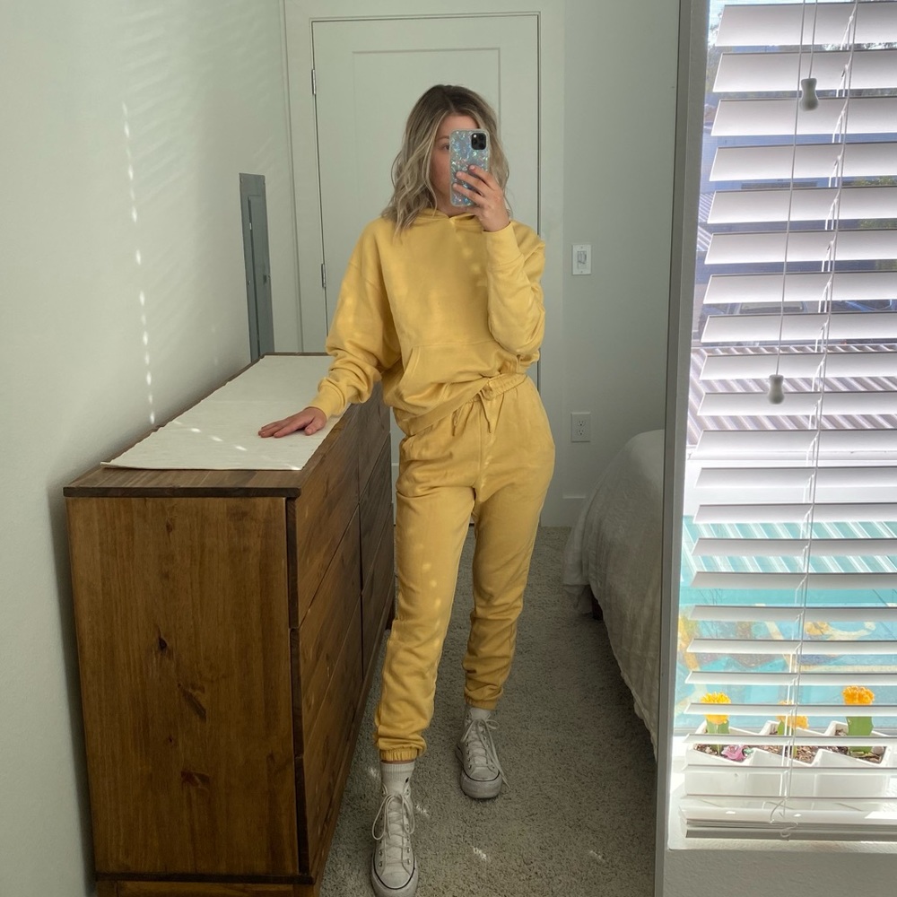 NWT WeWoreWhat SET sweatpants and sweatshirt hoodie set sand color